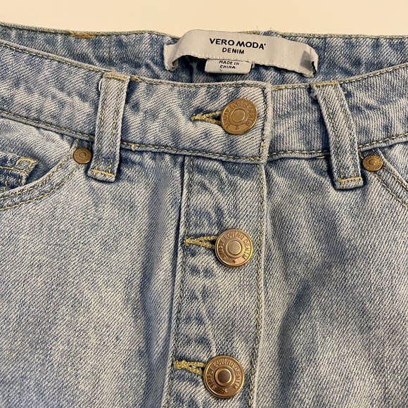 Vera Moda knee high skirt - Picture 2 of 2